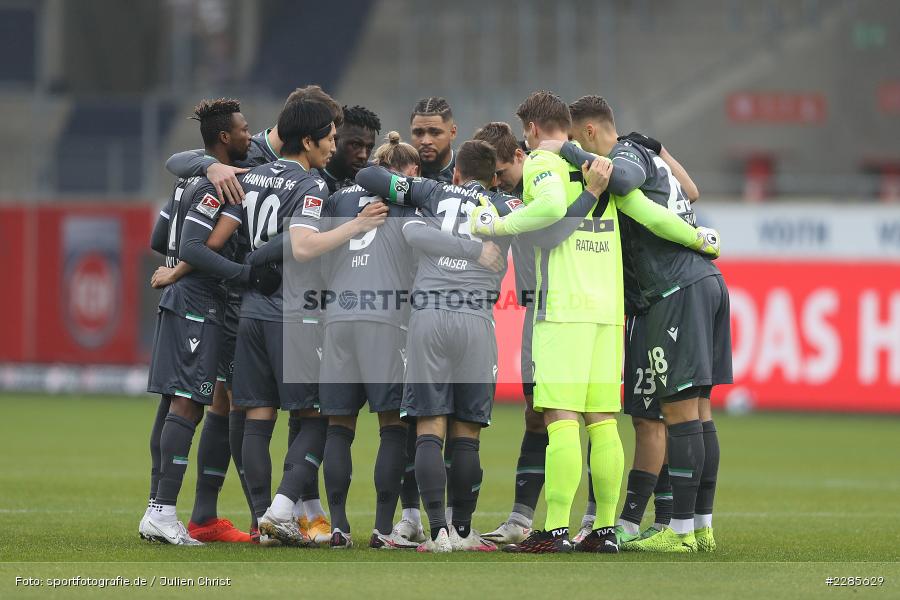 Mannschaftskreis, Voith-Arena, Heidenheim, 12.12.2020, DFL, sport, action, Fussball, Deutschland, Dezember 2020, Saison 2020/2021, 2. Bundesliga, Hannover 96, 1. FC Heidenheim 1846 - Bild-ID: 2285629 Mannschaftskreis, Voith-Arena, Heidenheim, 12.12.2020, DFL, sport, action, Fussball, Deutschland, Dezember 2020, Saison 2020/2021, 2. Bundesliga, Hannover 96, 1. FC Heidenheim 1846 - Bild-ID: 2285629