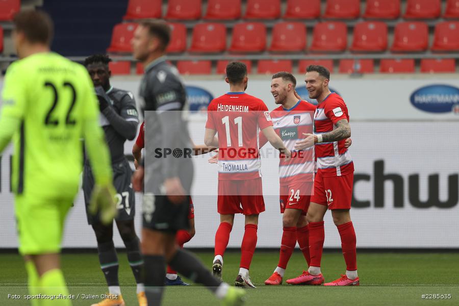 Denis Thomalla, Patrick Schmidt, Christian Kühlwetter, Voith-Arena, Heidenheim, 12.12.2020, DFL, sport, action, Fussball, Deutschland, Dezember 2020, Saison 2020/2021, 2. Bundesliga, Hannover 96, 1. FC Heidenheim 1846 - Bild-ID: 2285635