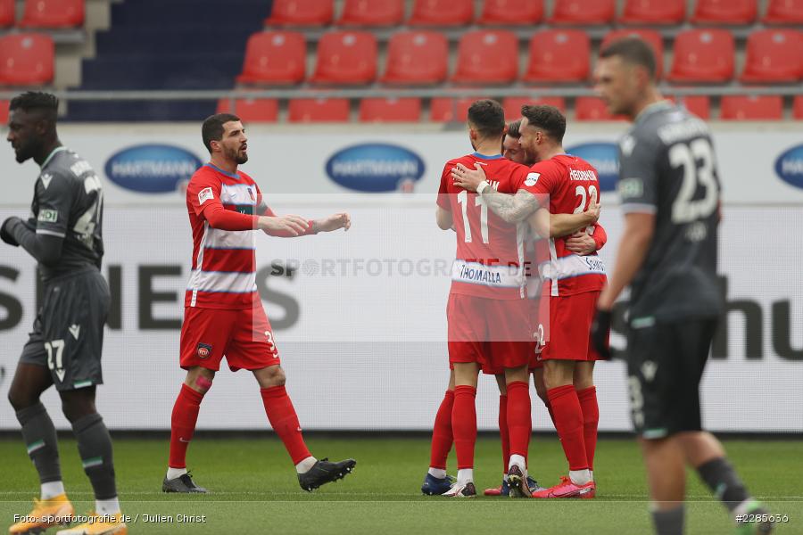 Denis Thomalla, Patrick Schmidt, Christian Kühlwetter, Voith-Arena, Heidenheim, 12.12.2020, DFL, sport, action, Fussball, Deutschland, Dezember 2020, Saison 2020/2021, 2. Bundesliga, Hannover 96, 1. FC Heidenheim 1846 - Bild-ID: 2285636 Denis Thomalla, Patrick Schmidt, Christian Kühlwetter, Voith-Arena, Heidenheim, 12.12.2020, DFL, sport, action, Fussball, Deutschland, Dezember 2020, Saison 2020/2021, 2. Bundesliga, Hannover 96, 1. FC Heidenheim 1846 - Bild-ID: 2285636