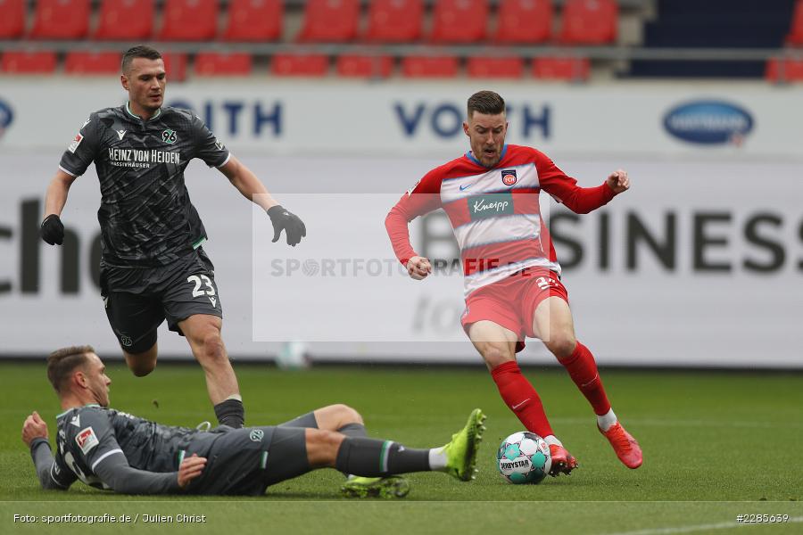 Michael Ratajczak, Baris Basdas, Christian Kühlwetter, Voith-Arena, Heidenheim, 12.12.2020, DFL, sport, action, Fussball, Deutschland, Dezember 2020, Saison 2020/2021, 2. Bundesliga, Hannover 96, 1. FC Heidenheim 1846 - Bild-ID: 2285639 Michael Ratajczak, Baris Basdas, Christian Kühlwetter, Voith-Arena, Heidenheim, 12.12.2020, DFL, sport, action, Fussball, Deutschland, Dezember 2020, Saison 2020/2021, 2. Bundesliga, Hannover 96, 1. FC Heidenheim 1846 - Bild-ID: 2285639