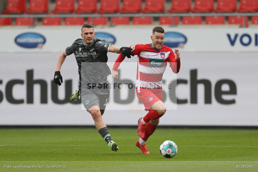 Baris Basdas, Christian Kühlwetter, Voith-Arena, Heidenheim, 12.12.2020, DFL, sport, action, Fussball, Deutschland, Dezember 2020, Saison 2020/2021, 2. Bundesliga, Hannover 96, 1. FC Heidenheim 1846 - Bild-ID: 2285640