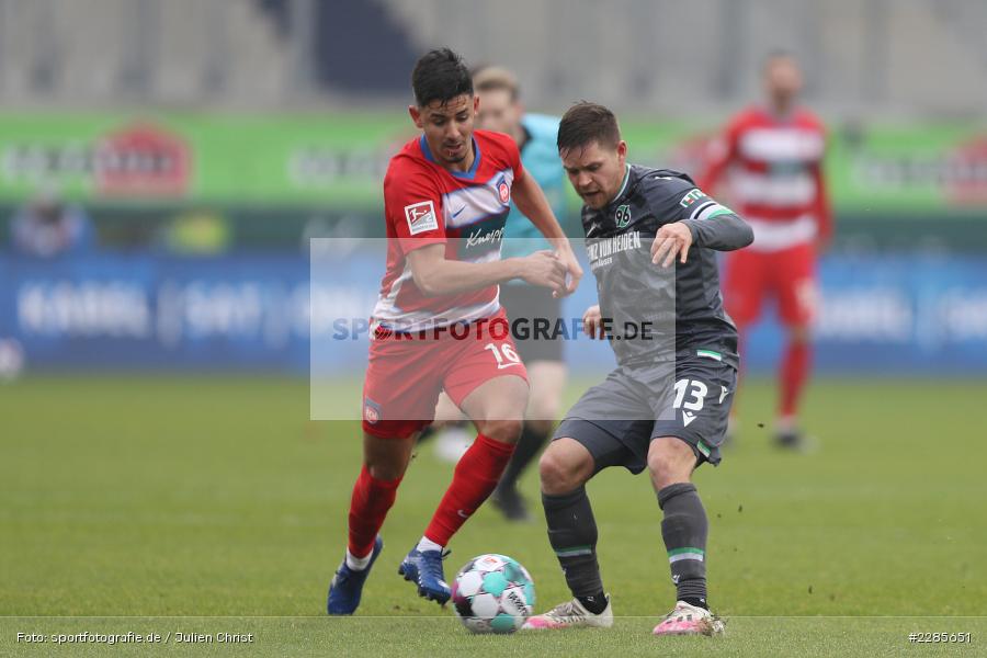 Kevin Simone Sessa, Dominik Kaiser, Voith-Arena, Heidenheim, 12.12.2020, DFL, sport, action, Fussball, Deutschland, Dezember 2020, Saison 2020/2021, 2. Bundesliga, Hannover 96, 1. FC Heidenheim 1846 - Bild-ID: 2285651