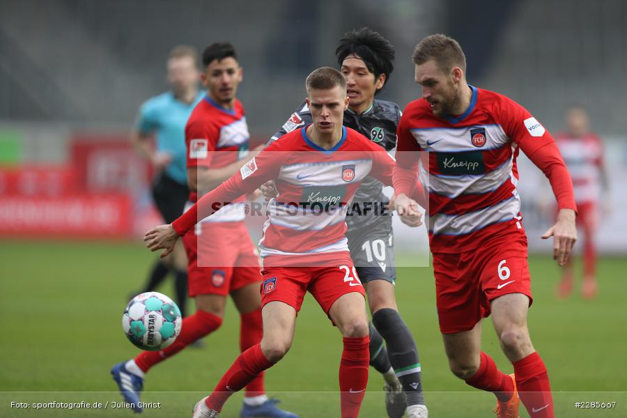 Patrick Mainka, Genki Haraguchi, Dzenis Burnic, Voith-Arena, Heidenheim, 12.12.2020, DFL, sport, action, Fussball, Deutschland, Dezember 2020, Saison 2020/2021, 2. Bundesliga, Hannover 96, 1. FC Heidenheim 1846 - Bild-ID: 2285667 Patrick Mainka, Genki Haraguchi, Dzenis Burnic, Voith-Arena, Heidenheim, 12.12.2020, DFL, sport, action, Fussball, Deutschland, Dezember 2020, Saison 2020/2021, 2. Bundesliga, Hannover 96, 1. FC Heidenheim 1846 - Bild-ID: 2285667