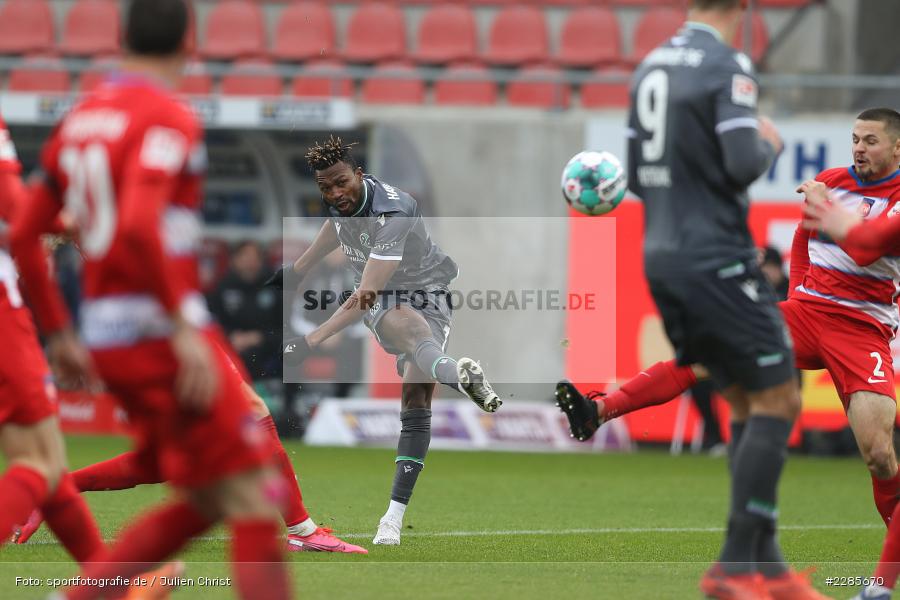 Patrick Twumasi, Voith-Arena, Heidenheim, 12.12.2020, DFL, sport, action, Fussball, Deutschland, Dezember 2020, Saison 2020/2021, 2. Bundesliga, Hannover 96, 1. FC Heidenheim 1846 - Bild-ID: 2285670 Patrick Twumasi, Voith-Arena, Heidenheim, 12.12.2020, DFL, sport, action, Fussball, Deutschland, Dezember 2020, Saison 2020/2021, 2. Bundesliga, Hannover 96, 1. FC Heidenheim 1846 - Bild-ID: 2285670