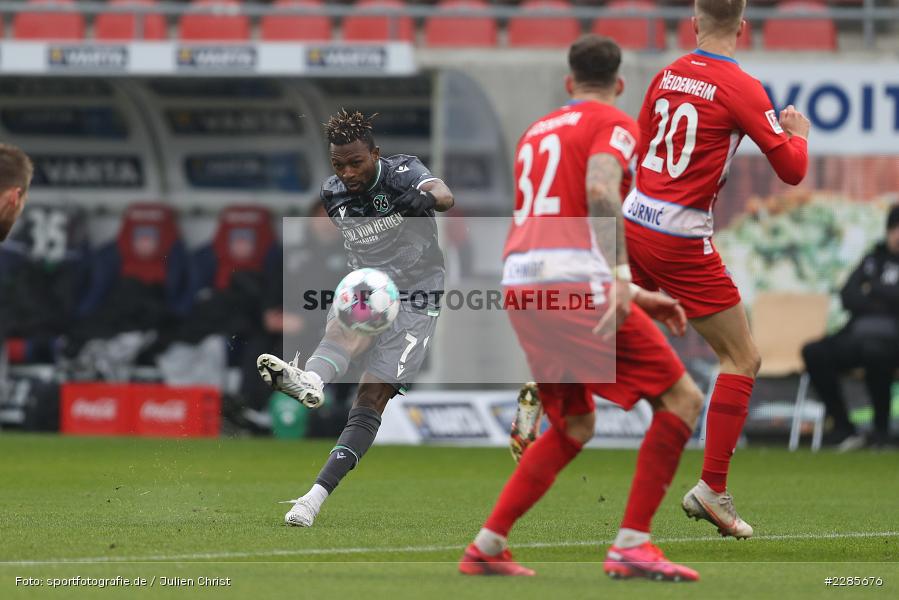 Patrick Twumasi, Voith-Arena, Heidenheim, 12.12.2020, DFL, sport, action, Fussball, Deutschland, Dezember 2020, Saison 2020/2021, 2. Bundesliga, Hannover 96, 1. FC Heidenheim 1846 - Bild-ID: 2285676 Patrick Twumasi, Voith-Arena, Heidenheim, 12.12.2020, DFL, sport, action, Fussball, Deutschland, Dezember 2020, Saison 2020/2021, 2. Bundesliga, Hannover 96, 1. FC Heidenheim 1846 - Bild-ID: 2285676