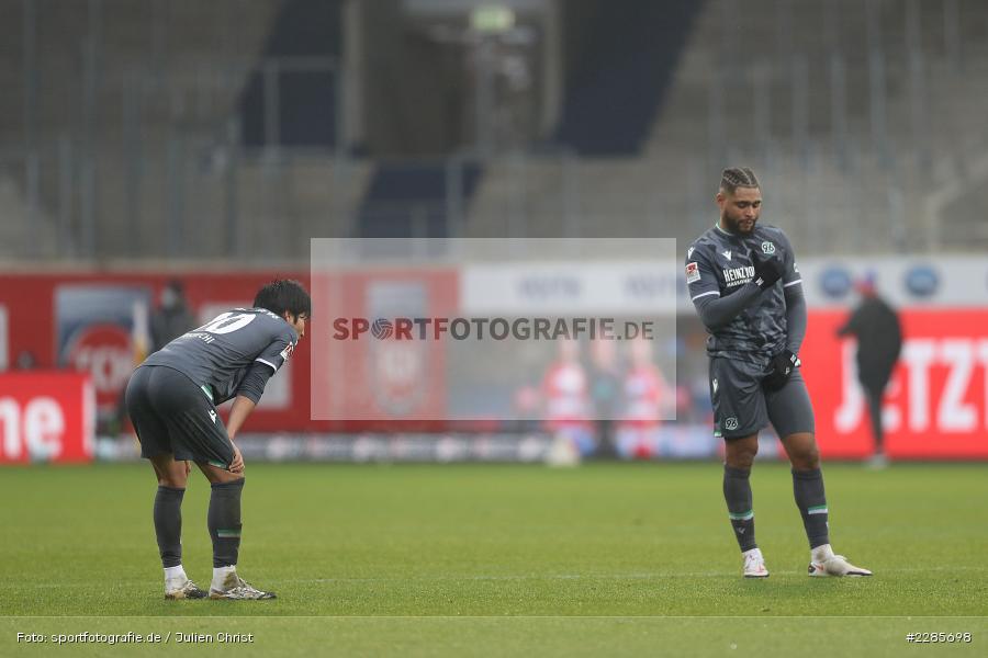 enttäuscht, Simon Falette, Genki Haraguchi, Voith-Arena, Heidenheim, 12.12.2020, DFL, sport, action, Fussball, Deutschland, Dezember 2020, Saison 2020/2021, 2. Bundesliga, Hannover 96, 1. FC Heidenheim 1846 - Bild-ID: 2285698