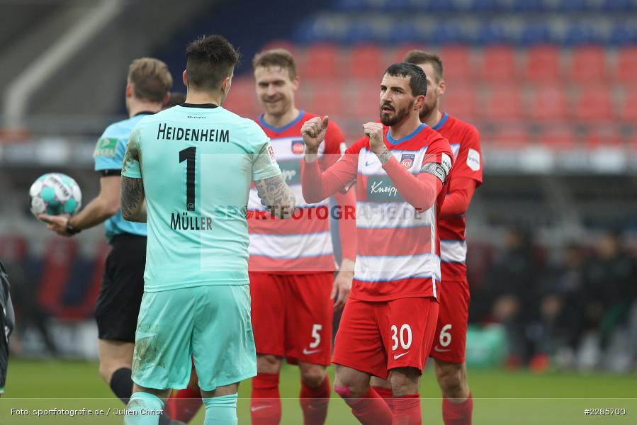 Sieg, Jubel, Kevin Müller, Norman Theuerkauf, Voith-Arena, Heidenheim, 12.12.2020, DFL, sport, action, Fussball, Deutschland, Dezember 2020, Saison 2020/2021, 2. Bundesliga, Hannover 96, 1. FC Heidenheim 1846 - Bild-ID: 2285700 Sieg, Jubel, Kevin Müller, Norman Theuerkauf, Voith-Arena, Heidenheim, 12.12.2020, DFL, sport, action, Fussball, Deutschland, Dezember 2020, Saison 2020/2021, 2. Bundesliga, Hannover 96, 1. FC Heidenheim 1846 - Bild-ID: 2285700