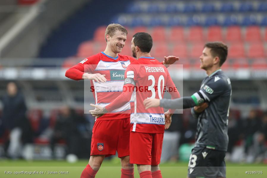 Norman Theuerkauf, Dominik Kaiser, Oliver Hüsing, Voith-Arena, Heidenheim, 12.12.2020, DFL, sport, action, Fussball, Deutschland, Dezember 2020, Saison 2020/2021, 2. Bundesliga, Hannover 96, 1. FC Heidenheim 1846 - Bild-ID: 2285703 Norman Theuerkauf, Dominik Kaiser, Oliver Hüsing, Voith-Arena, Heidenheim, 12.12.2020, DFL, sport, action, Fussball, Deutschland, Dezember 2020, Saison 2020/2021, 2. Bundesliga, Hannover 96, 1. FC Heidenheim 1846 - Bild-ID: 2285703