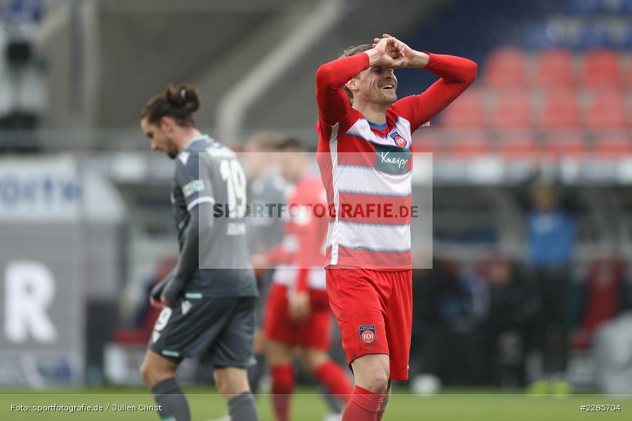 Valmir Sulejmani, Oliver Hüsing, Voith-Arena, Heidenheim, 12.12.2020, DFL, sport, action, Fussball, Deutschland, Dezember 2020, Saison 2020/2021, 2. Bundesliga, Hannover 96, 1. FC Heidenheim 1846 - Bild-ID: 2285704