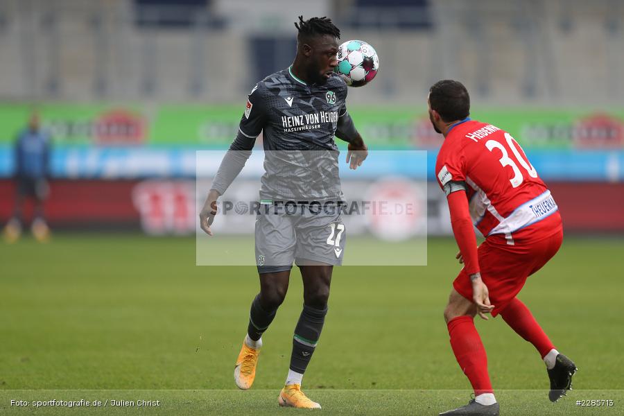 Norman Theuerkauf, Kingsley Schindler, Voith-Arena, Heidenheim, 12.12.2020, DFL, sport, action, Fussball, Deutschland, Dezember 2020, Saison 2020/2021, 2. Bundesliga, Hannover 96, 1. FC Heidenheim 1846 - Bild-ID: 2285713 Norman Theuerkauf, Kingsley Schindler, Voith-Arena, Heidenheim, 12.12.2020, DFL, sport, action, Fussball, Deutschland, Dezember 2020, Saison 2020/2021, 2. Bundesliga, Hannover 96, 1. FC Heidenheim 1846 - Bild-ID: 2285713
