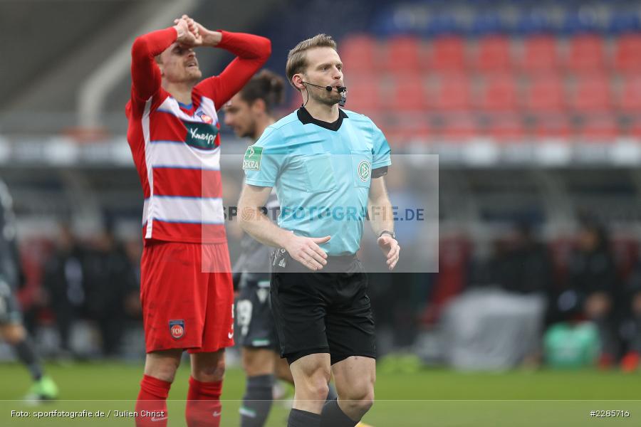 Schiedsrichter, Sven Waschitzki, Voith-Arena, Heidenheim, 12.12.2020, DFL, sport, action, Fussball, Deutschland, Dezember 2020, Saison 2020/2021, 2. Bundesliga, Hannover 96, 1. FC Heidenheim 1846 - Bild-ID: 2285716 Schiedsrichter, Sven Waschitzki, Voith-Arena, Heidenheim, 12.12.2020, DFL, sport, action, Fussball, Deutschland, Dezember 2020, Saison 2020/2021, 2. Bundesliga, Hannover 96, 1. FC Heidenheim 1846 - Bild-ID: 2285716