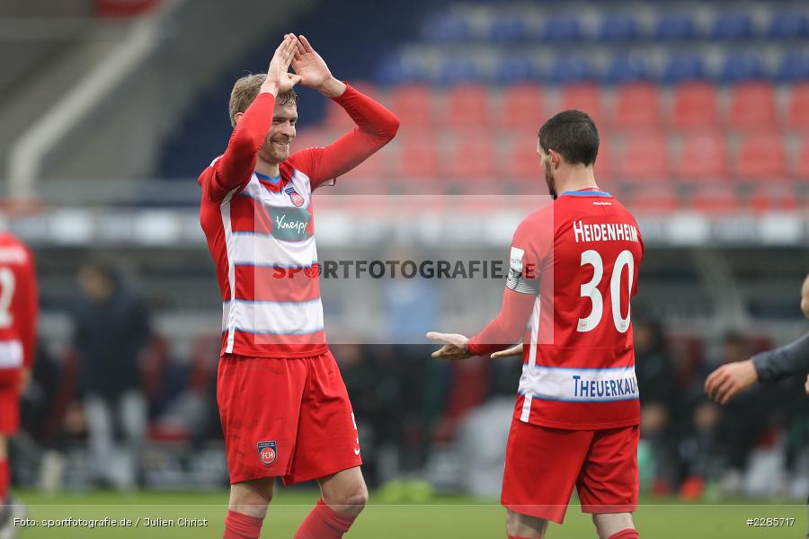 Abklatschen, Hände, Jubel, Norman Theuerkauf, Oliver Hüsing, Voith-Arena, Heidenheim, 12.12.2020, DFL, sport, action, Fussball, Deutschland, Dezember 2020, Saison 2020/2021, 2. Bundesliga, Hannover 96, 1. FC Heidenheim 1846 - Bild-ID: 2285717