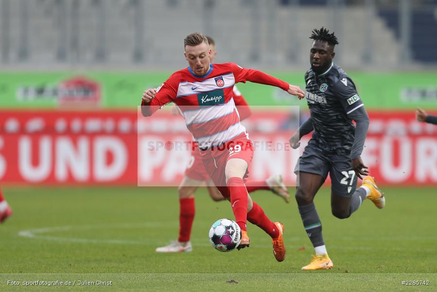 Kingsley Schindler, Tobias Mohr, Voith-Arena, Heidenheim, 12.12.2020, DFL, sport, action, Fussball, Deutschland, Dezember 2020, Saison 2020/2021, 2. Bundesliga, Hannover 96, 1. FC Heidenheim 1846 - Bild-ID: 2285742