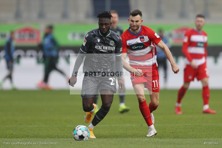 Denis Thomalla, Kingsley Schindler, Voith-Arena, Heidenheim, 12.12.2020, DFL, sport, action, Fussball, Deutschland, Dezember 2020, Saison 2020/2021, 2. Bundesliga, Hannover 96, 1. FC Heidenheim 1846 - Bild-ID: 2285746