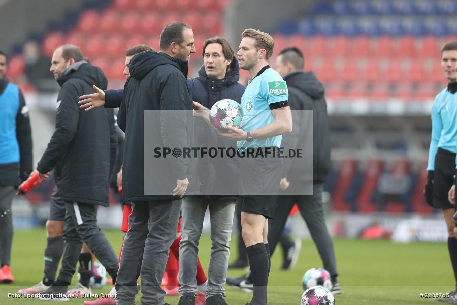 Gerhard Zuber, Frank Schmidt, Sven Waschitzki, Voith-Arena, Heidenheim, 12.12.2020, DFL, sport, action, Fussball, Deutschland, Dezember 2020, Saison 2020/2021, 2. Bundesliga, Hannover 96, 1. FC Heidenheim 1846 - Bild-ID: 2285763 Gerhard Zuber, Frank Schmidt, Sven Waschitzki, Voith-Arena, Heidenheim, 12.12.2020, DFL, sport, action, Fussball, Deutschland, Dezember 2020, Saison 2020/2021, 2. Bundesliga, Hannover 96, 1. FC Heidenheim 1846 - Bild-ID: 2285763