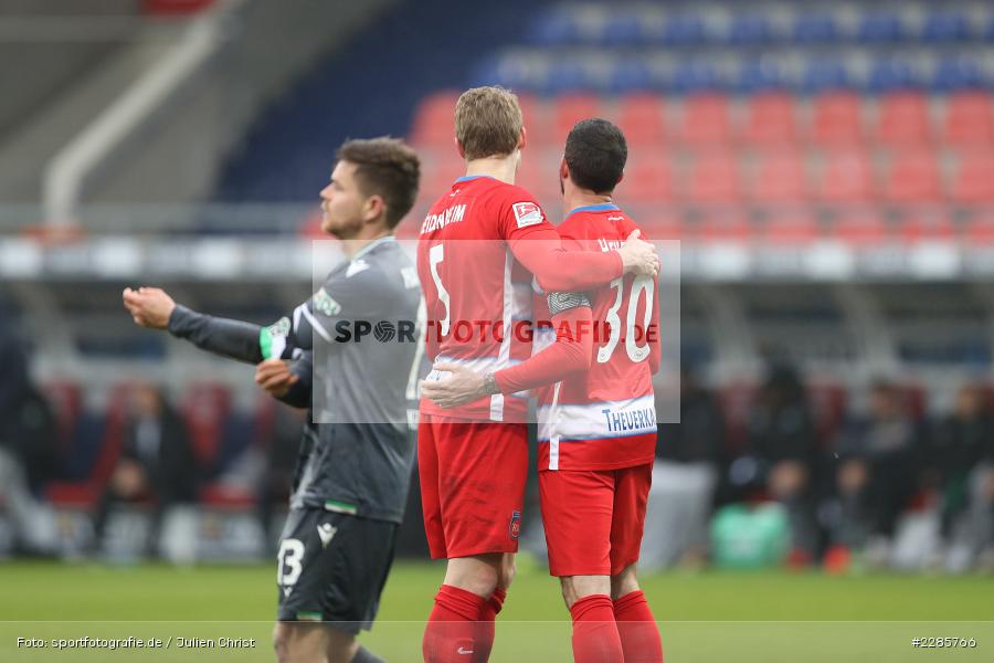 Dominik Kaiser, Norman Theuerkauf, Oliver Hüsing, Voith-Arena, Heidenheim, 12.12.2020, DFL, sport, action, Fussball, Deutschland, Dezember 2020, Saison 2020/2021, 2. Bundesliga, Hannover 96, 1. FC Heidenheim 1846 - Bild-ID: 2285766 Dominik Kaiser, Norman Theuerkauf, Oliver Hüsing, Voith-Arena, Heidenheim, 12.12.2020, DFL, sport, action, Fussball, Deutschland, Dezember 2020, Saison 2020/2021, 2. Bundesliga, Hannover 96, 1. FC Heidenheim 1846 - Bild-ID: 2285766