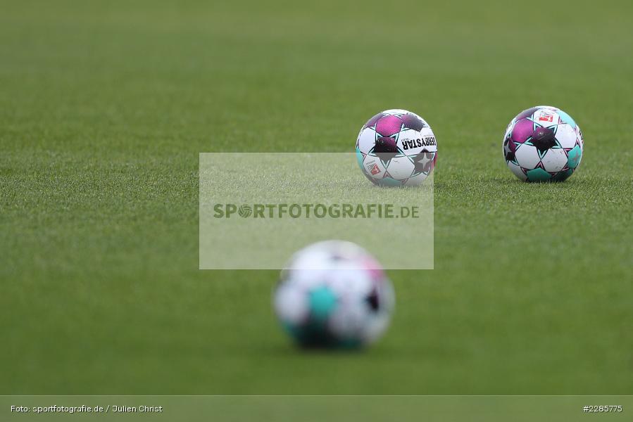 Derbystar Symbolbild, Voith-Arena, Heidenheim, 12.12.2020, DFL, sport, action, Fussball, Deutschland, Dezember 2020, Saison 2020/2021, 2. Bundesliga, Hannover 96, 1. FC Heidenheim 1846 - Bild-ID: 2285775 Derbystar Symbolbild, Voith-Arena, Heidenheim, 12.12.2020, DFL, sport, action, Fussball, Deutschland, Dezember 2020, Saison 2020/2021, 2. Bundesliga, Hannover 96, 1. FC Heidenheim 1846 - Bild-ID: 2285775
