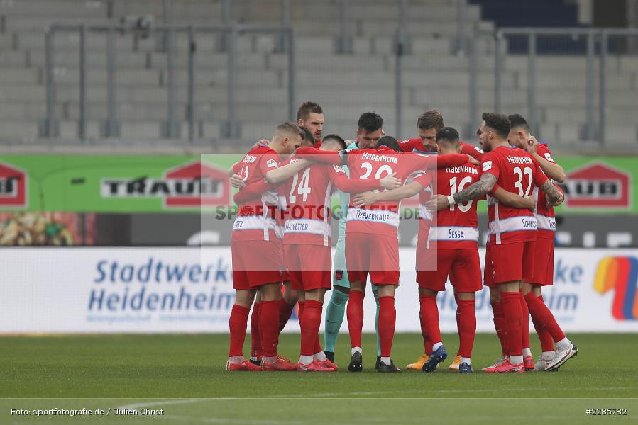 Team, Einschwören, Mannschaftskreis, Voith-Arena, Heidenheim, 12.12.2020, DFL, sport, action, Fussball, Deutschland, Dezember 2020, Saison 2020/2021, 2. Bundesliga, Hannover 96, 1. FC Heidenheim 1846 - Bild-ID: 2285782 Team, Einschwören, Mannschaftskreis, Voith-Arena, Heidenheim, 12.12.2020, DFL, sport, action, Fussball, Deutschland, Dezember 2020, Saison 2020/2021, 2. Bundesliga, Hannover 96, 1. FC Heidenheim 1846 - Bild-ID: 2285782