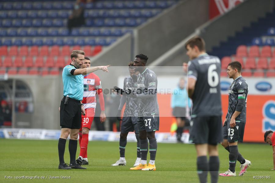 Kingsley Schindler, Sven Waschitzki, Voith-Arena, Heidenheim, 12.12.2020, DFL, sport, action, Fussball, Deutschland, Dezember 2020, Saison 2020/2021, 2. Bundesliga, Hannover 96, 1. FC Heidenheim 1846 - Bild-ID: 2285785 Kingsley Schindler, Sven Waschitzki, Voith-Arena, Heidenheim, 12.12.2020, DFL, sport, action, Fussball, Deutschland, Dezember 2020, Saison 2020/2021, 2. Bundesliga, Hannover 96, 1. FC Heidenheim 1846 - Bild-ID: 2285785