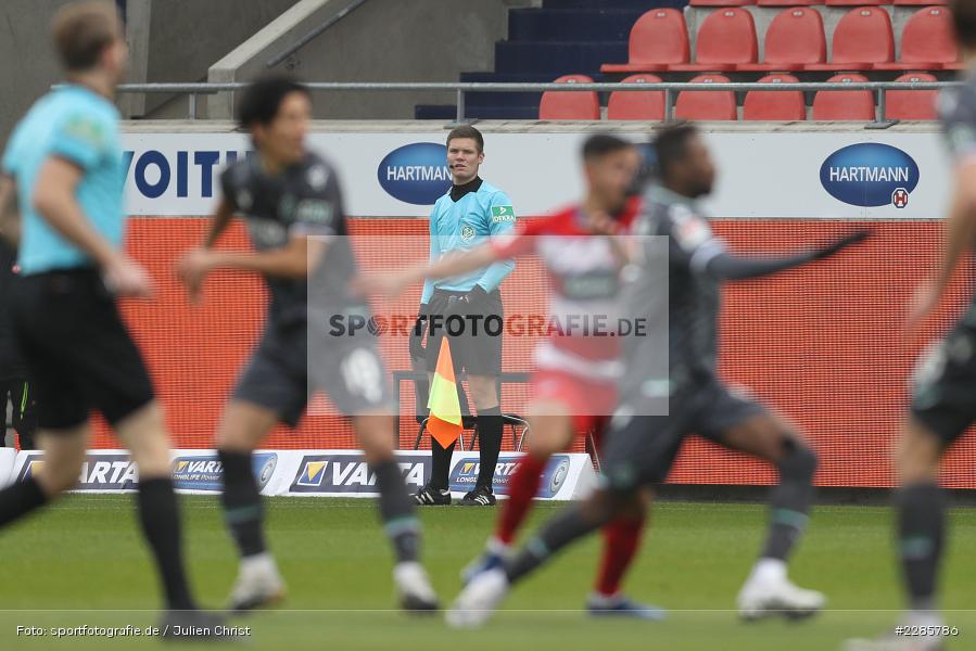 Schiedsrichter, Florian Exner, Voith-Arena, Heidenheim, 12.12.2020, DFL, sport, action, Fussball, Deutschland, Dezember 2020, Saison 2020/2021, 2. Bundesliga, Hannover 96, 1. FC Heidenheim 1846 - Bild-ID: 2285786 Schiedsrichter, Florian Exner, Voith-Arena, Heidenheim, 12.12.2020, DFL, sport, action, Fussball, Deutschland, Dezember 2020, Saison 2020/2021, 2. Bundesliga, Hannover 96, 1. FC Heidenheim 1846 - Bild-ID: 2285786