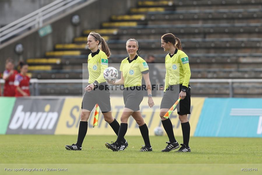 Unparteiischen, Schiedsrichter, Wiebke Frede, Naemi Breier, Fabienne Michel, Stadion am Brentanobad, Frankfurt, 13.12.2020, DFL, sport, action, Fussball, Deutschland, Dezember 2020, Saison 2020/2021, Frauen-Bundesliga, FFBL, FLYERALARM Frauen-Bundesliga, FC Bayern München, Eintracht Frankfurt - Bild-ID: 2285914 Unparteiischen, Schiedsrichter, Wiebke Frede, Naemi Breier, Fabienne Michel, Stadion am Brentanobad, Frankfurt, 13.12.2020, DFL, sport, action, Fussball, Deutschland, Dezember 2020, Saison 2020/2021, Frauen-Bundesliga, FFBL, FLYERALARM Frauen-Bundesliga, FC Bayern München, Eintracht Frankfurt - Bild-ID: 2285914