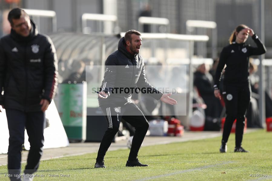 gestikuliert, Jérôme Reisacher, Stadion am Brentanobad, Frankfurt, 13.12.2020, DFL, sport, action, Fussball, Deutschland, Dezember 2020, Saison 2020/2021, Frauen-Bundesliga, FFBL, FLYERALARM Frauen-Bundesliga, FC Bayern München, Eintracht Frankfurt - Bild-ID: 2285962