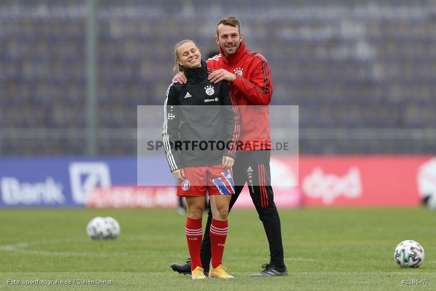 Klara Bühl, Jérôme Reisacher, Stadion am Brentanobad, Frankfurt, 13.12.2020, DFL, sport, action, Fussball, Deutschland, Dezember 2020, Saison 2020/2021, Frauen-Bundesliga, FFBL, FLYERALARM Frauen-Bundesliga, FC Bayern München, Eintracht Frankfurt - Bild-ID: 2285977
