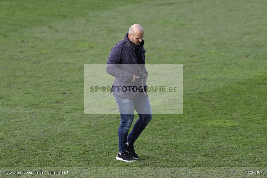 Blick nach unten, Trainer, Bernhard Trares, Merck-Stadion, Darmstadt, 19.12.2020, DFL, sport, action, Fussball, Deutschland, Dezember 2020, Saison 2020/2021, 2. Bundesliga, FC Würzburger Kickers, SV Darmstadt 98 - Bild-ID: 2286107