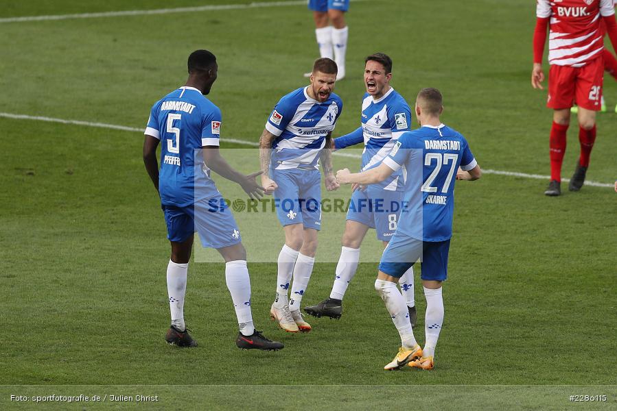 Tim Skarke, Fabian Schnellhardt, Patric Pfeiffer, Torjubel, Tobias Kempe, Merck-Stadion, Darmstadt, 19.12.2020, DFL, sport, action, Fussball, Deutschland, Dezember 2020, Saison 2020/2021, 2. Bundesliga, FC Würzburger Kickers, SV Darmstadt 98 - Bild-ID: 2286115