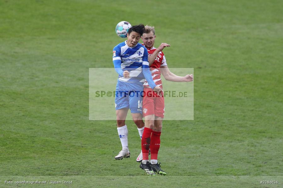 Seung-ho Paik, Lars Dietz, Merck-Stadion, Darmstadt, 19.12.2020, DFL, sport, action, Fussball, Deutschland, Dezember 2020, Saison 2020/2021, 2. Bundesliga, FC Würzburger Kickers, SV Darmstadt 98 - Bild-ID: 2286124