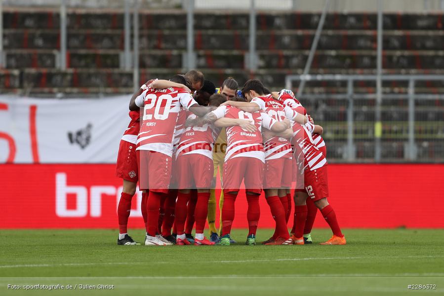 Mannschaftskreis, FLYERALARM Arena, Würzburg, 02.01.2021, DFL, sport, action, Fussball, Deutschland, Januar 2021, Saison 2020/2021, Bundesliga, 2. Bundesliga, Karlsruher SC, FC Würzburger Kickers - Bild-ID: 2286372 Mannschaftskreis, FLYERALARM Arena, Würzburg, 02.01.2021, DFL, sport, action, Fussball, Deutschland, Januar 2021, Saison 2020/2021, Bundesliga, 2. Bundesliga, Karlsruher SC, FC Würzburger Kickers - Bild-ID: 2286372