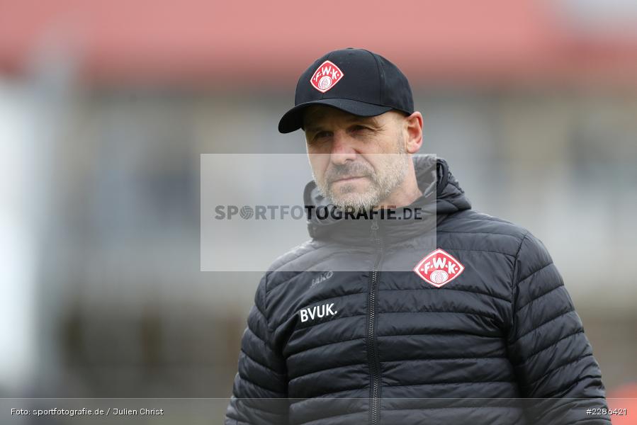 Trainer, Bernhard Trares, FLYERALARM Arena, Würzburg, 02.01.2021, DFL, sport, action, Fussball, Deutschland, Januar 2021, Saison 2020/2021, Bundesliga, 2. Bundesliga, Karlsruher SC, FC Würzburger Kickers - Bild-ID: 2286421