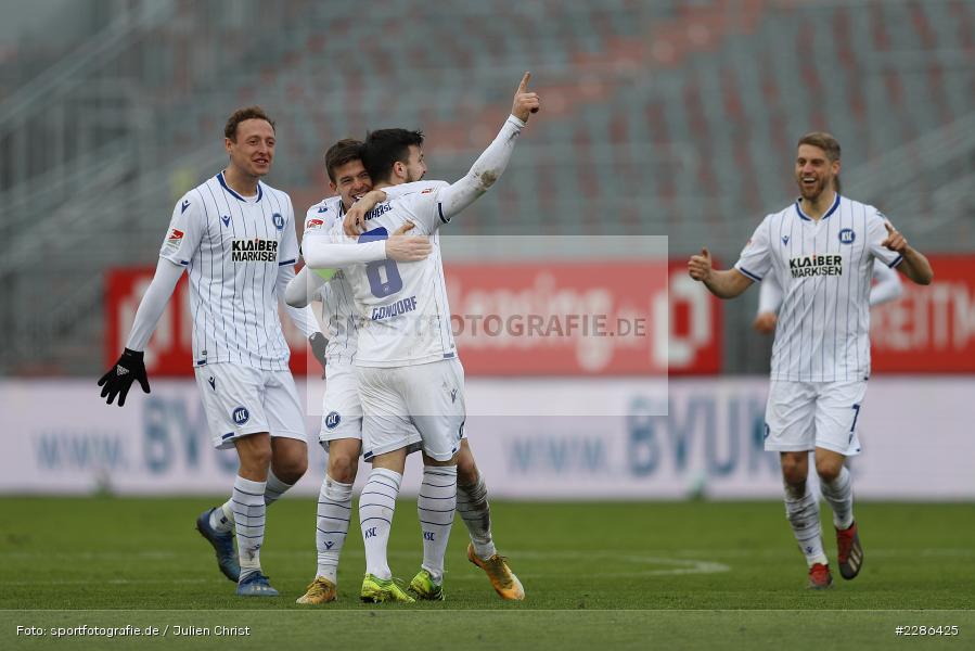 Jubeln, Tor, Torjubel, Marvin Wanitzek, Jerome Gondorf, FLYERALARM Arena, Würzburg, 02.01.2021, DFL, sport, action, Fussball, Deutschland, Januar 2021, Saison 2020/2021, Bundesliga, 2. Bundesliga, Karlsruher SC, FC Würzburger Kickers - Bild-ID: 2286425