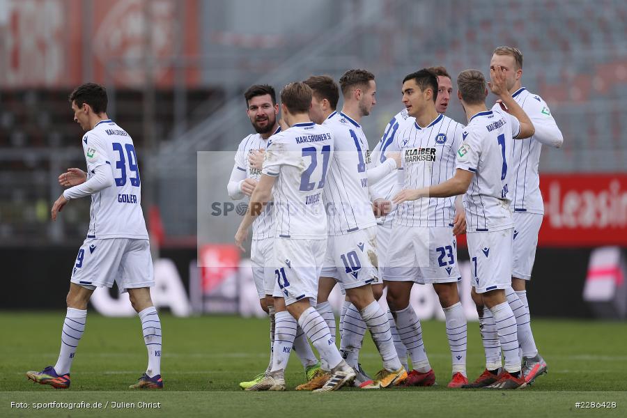 Robin Bormuth, Benjamin Goller, Marc Lorenz, Marvin Wanitzek, Emotionen, Torjubel, Jerome Gondorf, FLYERALARM Arena, Würzburg, 02.01.2021, DFL, sport, action, Fussball, Deutschland, Januar 2021, Saison 2020/2021, Bundesliga, 2. Bundesliga, Karlsruher SC, FC Würzburger Kickers - Bild-ID: 2286428 Robin Bormuth, Benjamin Goller, Marc Lorenz, Marvin Wanitzek, Emotionen, Torjubel, Jerome Gondorf, FLYERALARM Arena, Würzburg, 02.01.2021, DFL, sport, action, Fussball, Deutschland, Januar 2021, Saison 2020/2021, Bundesliga, 2. Bundesliga, Karlsruher SC, FC Würzburger Kickers - Bild-ID: 2286428