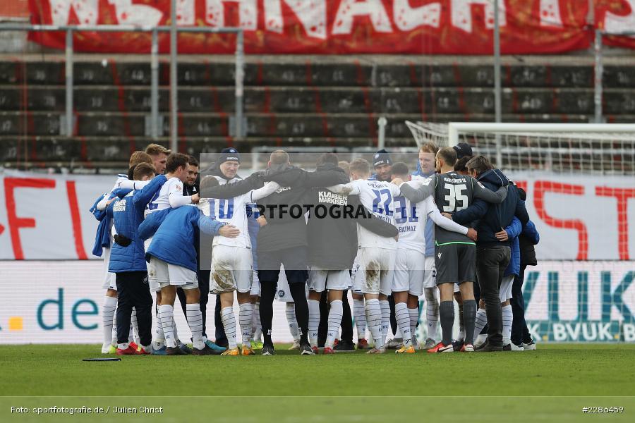 Zusammenhalt, Mannschaftskreis, FLYERALARM Arena, Würzburg, 02.01.2021, DFL, sport, action, Fussball, Deutschland, Januar 2021, Saison 2020/2021, Bundesliga, 2. Bundesliga, Karlsruher SC, FC Würzburger Kickers - Bild-ID: 2286459 Zusammenhalt, Mannschaftskreis, FLYERALARM Arena, Würzburg, 02.01.2021, DFL, sport, action, Fussball, Deutschland, Januar 2021, Saison 2020/2021, Bundesliga, 2. Bundesliga, Karlsruher SC, FC Würzburger Kickers - Bild-ID: 2286459