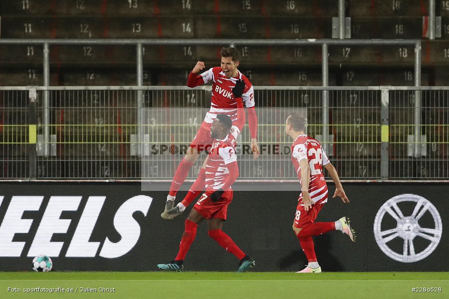 Nzuzi Toko, David Kopacz, Jubel, Emotionen, Tor, Marvin Pieringer, FLYERALARM Arena, Würzburg, 06.01.2021, DFL, sport, action, Fussball, Deutschland, Januar 2021, Saison 2020/2021, FCSP, FWK, Bundesliga, 2. Bundesliga, FC St. Pauli, FC Würzburger Kickers - Bild-ID: 2286528 Nzuzi Toko, David Kopacz, Jubel, Emotionen, Tor, Marvin Pieringer, FLYERALARM Arena, Würzburg, 06.01.2021, DFL, sport, action, Fussball, Deutschland, Januar 2021, Saison 2020/2021, FCSP, FWK, Bundesliga, 2. Bundesliga, FC St. Pauli, FC Würzburger Kickers - Bild-ID: 2286528