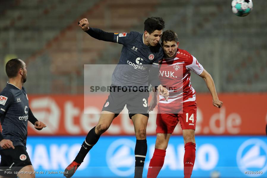 Duell, Hendrik Hansen, Igor Matanovic, FLYERALARM Arena, Würzburg, 06.01.2021, DFL, sport, action, Fussball, Deutschland, Januar 2021, Saison 2020/2021, FCSP, FWK, Bundesliga, 2. Bundesliga, FC St. Pauli, FC Würzburger Kickers - Bild-ID: 2286540 Duell, Hendrik Hansen, Igor Matanovic, FLYERALARM Arena, Würzburg, 06.01.2021, DFL, sport, action, Fussball, Deutschland, Januar 2021, Saison 2020/2021, FCSP, FWK, Bundesliga, 2. Bundesliga, FC St. Pauli, FC Würzburger Kickers - Bild-ID: 2286540