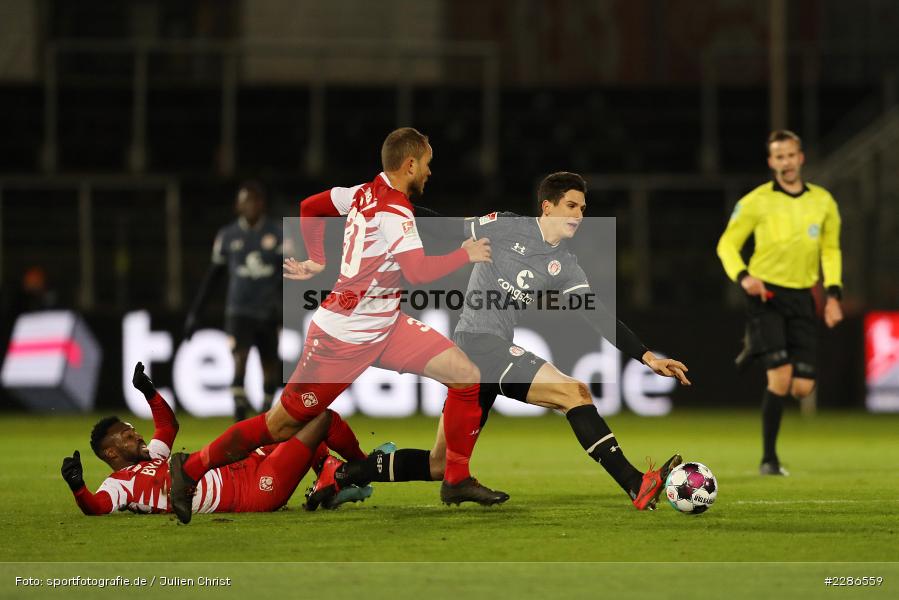 Nzuzi Toko, Ewerton, Igor Matanovic, FLYERALARM Arena, Würzburg, 06.01.2021, DFL, sport, action, Fussball, Deutschland, Januar 2021, Saison 2020/2021, FCSP, FWK, Bundesliga, 2. Bundesliga, FC St. Pauli, FC Würzburger Kickers - Bild-ID: 2286559 Nzuzi Toko, Ewerton, Igor Matanovic, FLYERALARM Arena, Würzburg, 06.01.2021, DFL, sport, action, Fussball, Deutschland, Januar 2021, Saison 2020/2021, FCSP, FWK, Bundesliga, 2. Bundesliga, FC St. Pauli, FC Würzburger Kickers - Bild-ID: 2286559