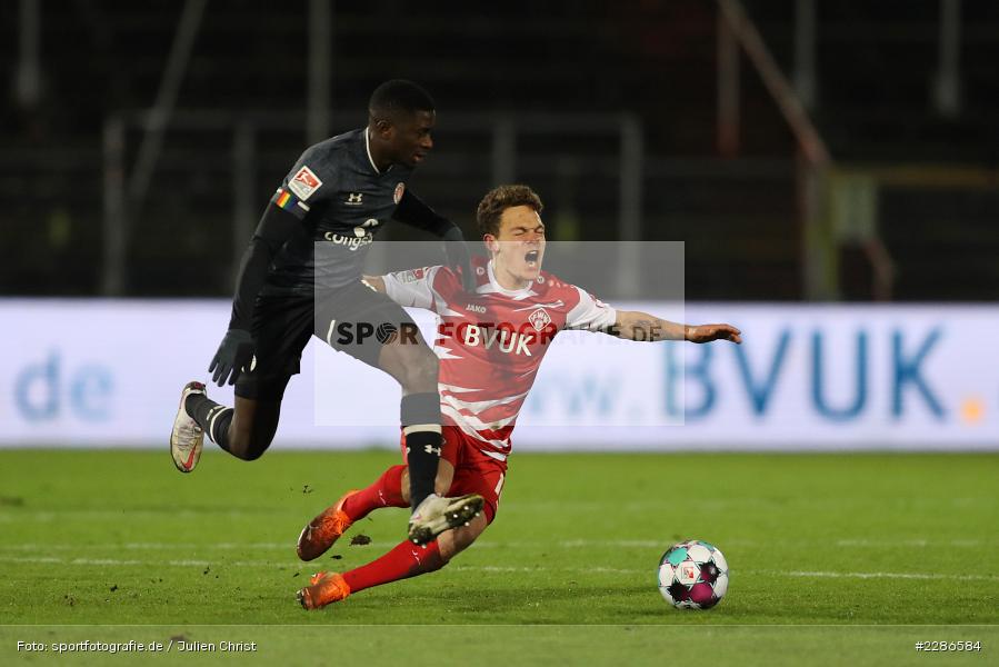 Patrick Sontheimer, Afeez Aremu, FLYERALARM Arena, Würzburg, 06.01.2021, DFL, sport, action, Fussball, Deutschland, Januar 2021, Saison 2020/2021, FCSP, FWK, Bundesliga, 2. Bundesliga, FC St. Pauli, FC Würzburger Kickers - Bild-ID: 2286584 Patrick Sontheimer, Afeez Aremu, FLYERALARM Arena, Würzburg, 06.01.2021, DFL, sport, action, Fussball, Deutschland, Januar 2021, Saison 2020/2021, FCSP, FWK, Bundesliga, 2. Bundesliga, FC St. Pauli, FC Würzburger Kickers - Bild-ID: 2286584