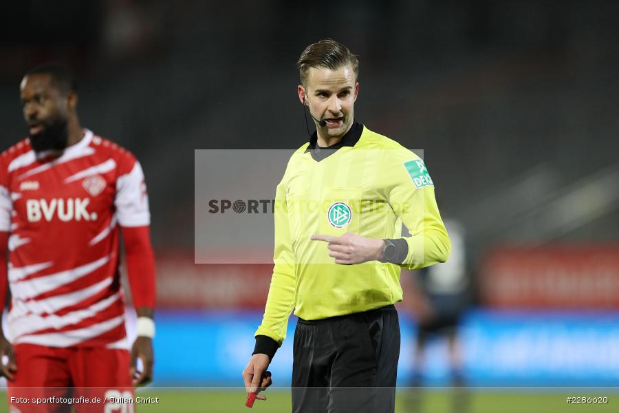 Schiedsrichter, Michael Bacher, FLYERALARM Arena, Würzburg, 06.01.2021, DFL, sport, action, Fussball, Deutschland, Januar 2021, Saison 2020/2021, FCSP, FWK, Bundesliga, 2. Bundesliga, FC St. Pauli, FC Würzburger Kickers - Bild-ID: 2286620 Schiedsrichter, Michael Bacher, FLYERALARM Arena, Würzburg, 06.01.2021, DFL, sport, action, Fussball, Deutschland, Januar 2021, Saison 2020/2021, FCSP, FWK, Bundesliga, 2. Bundesliga, FC St. Pauli, FC Würzburger Kickers - Bild-ID: 2286620