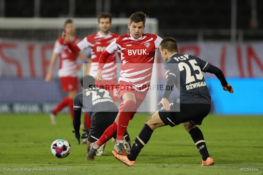Adam Dzwigala, Omar Marmoush, Marvin Pieringer, FLYERALARM Arena, Würzburg, 06.01.2021, DFL, sport, action, Fussball, Deutschland, Januar 2021, Saison 2020/2021, FCSP, FWK, Bundesliga, 2. Bundesliga, FC St. Pauli, FC Würzburger Kickers - Bild-ID: 2286636
