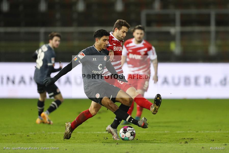 Daniel Hägele, Omar Marmoush, FLYERALARM Arena, Würzburg, 06.01.2021, DFL, sport, action, Fussball, Deutschland, Januar 2021, Saison 2020/2021, FCSP, FWK, Bundesliga, 2. Bundesliga, FC St. Pauli, FC Würzburger Kickers - Bild-ID: 2286637