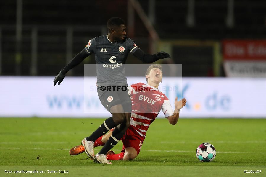 Patrick Sontheimer, Afeez Aremu, FLYERALARM Arena, Würzburg, 06.01.2021, DFL, sport, action, Fussball, Deutschland, Januar 2021, Saison 2020/2021, FCSP, FWK, Bundesliga, 2. Bundesliga, FC St. Pauli, FC Würzburger Kickers - Bild-ID: 2286659 Patrick Sontheimer, Afeez Aremu, FLYERALARM Arena, Würzburg, 06.01.2021, DFL, sport, action, Fussball, Deutschland, Januar 2021, Saison 2020/2021, FCSP, FWK, Bundesliga, 2. Bundesliga, FC St. Pauli, FC Würzburger Kickers - Bild-ID: 2286659