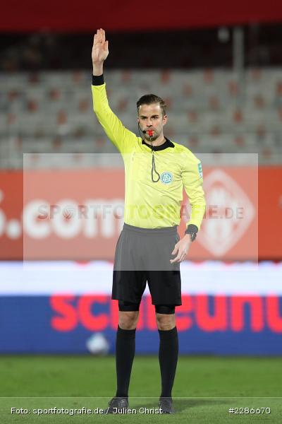 Schiedsrichter, Anweisungen, Bayerischer FV, Amerang, Michael Bacher, FLYERALARM Arena, Würzburg, 06.01.2021, DFL, sport, action, Fussball, Deutschland, Januar 2021, Saison 2020/2021, FCSP, FWK, Bundesliga, 2. Bundesliga, FC St. Pauli, FC Würzburger Kickers - Bild-ID: 2286670