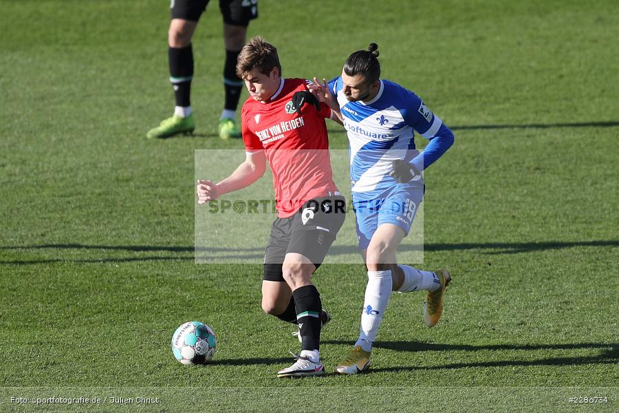 Serdar Dursun, Jaka Bijol, Merck-Stadion, Darmstadt, 10.01.2021, DFL, sport, action, Fussball, Deutschland, Januar 2021, Saison 2020/2021, H96, D98, Bundesliga, 2. Bundesliga, Hannover 96, SV Darmstadt 98 - Bild-ID: 2286734 Serdar Dursun, Jaka Bijol, Merck-Stadion, Darmstadt, 10.01.2021, DFL, sport, action, Fussball, Deutschland, Januar 2021, Saison 2020/2021, H96, D98, Bundesliga, 2. Bundesliga, Hannover 96, SV Darmstadt 98 - Bild-ID: 2286734