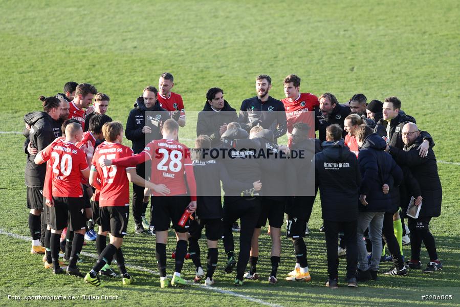 Sieg, Jubeln, Mannschaftskreis, Kenan Kocak, Merck-Stadion, Darmstadt, 10.01.2021, DFL, sport, action, Fussball, Deutschland, Januar 2021, Saison 2020/2021, H96, D98, Bundesliga, 2. Bundesliga, Hannover 96, SV Darmstadt 98 - Bild-ID: 2286805 Sieg, Jubeln, Mannschaftskreis, Kenan Kocak, Merck-Stadion, Darmstadt, 10.01.2021, DFL, sport, action, Fussball, Deutschland, Januar 2021, Saison 2020/2021, H96, D98, Bundesliga, 2. Bundesliga, Hannover 96, SV Darmstadt 98 - Bild-ID: 2286805