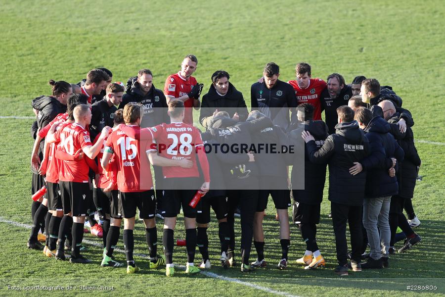 Sieg, Jubeln, Mannschaftskreis, Kenan Kocak, Merck-Stadion, Darmstadt, 10.01.2021, DFL, sport, action, Fussball, Deutschland, Januar 2021, Saison 2020/2021, H96, D98, Bundesliga, 2. Bundesliga, Hannover 96, SV Darmstadt 98 - Bild-ID: 2286806 Sieg, Jubeln, Mannschaftskreis, Kenan Kocak, Merck-Stadion, Darmstadt, 10.01.2021, DFL, sport, action, Fussball, Deutschland, Januar 2021, Saison 2020/2021, H96, D98, Bundesliga, 2. Bundesliga, Hannover 96, SV Darmstadt 98 - Bild-ID: 2286806