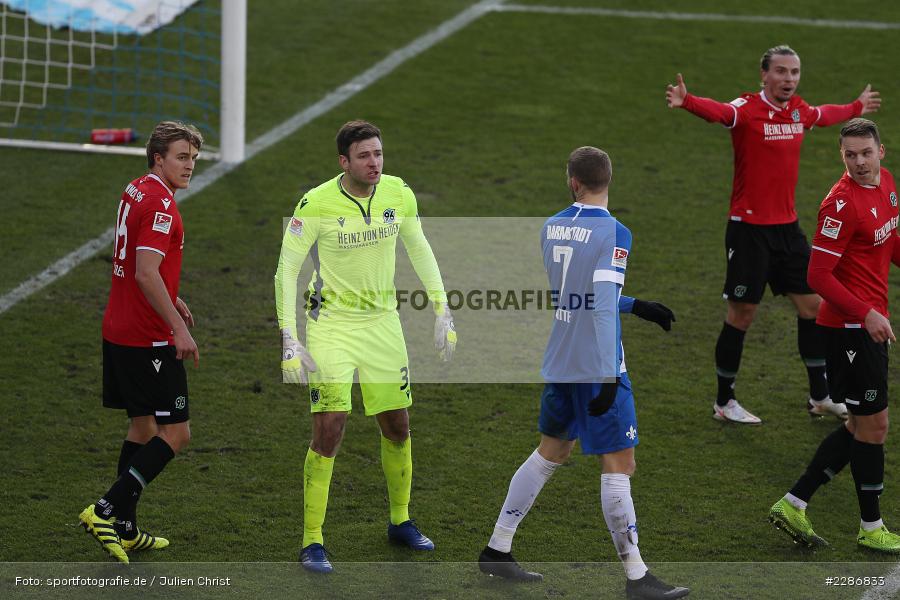 Timo Hübers, Felix Platte, Michael Esser, Merck-Stadion, Darmstadt, 10.01.2021, DFL, sport, action, Fussball, Deutschland, Januar 2021, Saison 2020/2021, H96, D98, Bundesliga, 2. Bundesliga, Hannover 96, SV Darmstadt 98 - Bild-ID: 2286833 Timo Hübers, Felix Platte, Michael Esser, Merck-Stadion, Darmstadt, 10.01.2021, DFL, sport, action, Fussball, Deutschland, Januar 2021, Saison 2020/2021, H96, D98, Bundesliga, 2. Bundesliga, Hannover 96, SV Darmstadt 98 - Bild-ID: 2286833