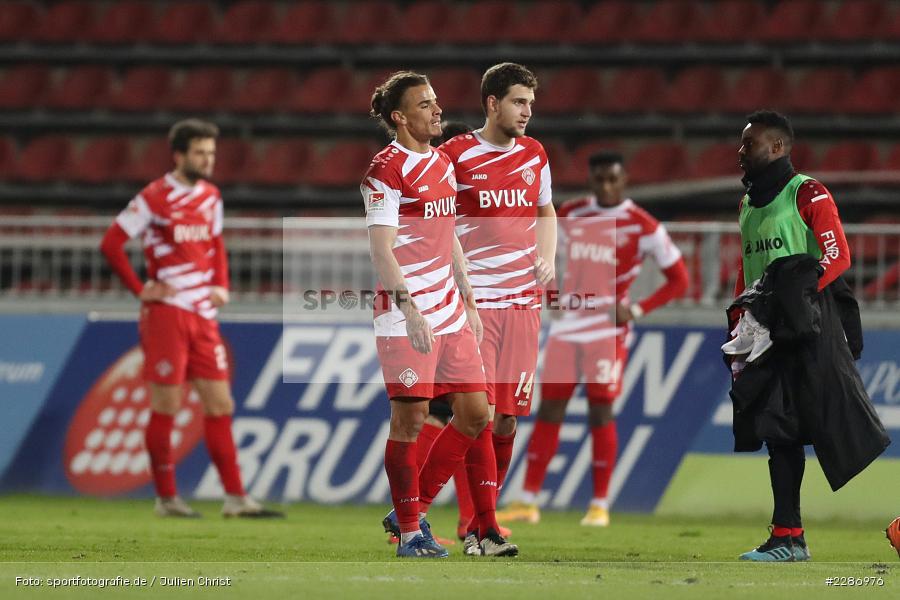 Fassungslos, enttäuscht, Daniel Hägele, Hendrik Hansen, Rolf Feltscher, FLYERALARM Arena, Würzburg, 15.01.2021, DFL, sport, action, Fussball, Deutschland, Januar 2021, Saison 2020/2021, EBS, FWK, Bundesliga, 2. Bundesliga, Eintracht Braunschweig, FC Würzburger Kickers - Bild-ID: 2286976 Fassungslos, enttäuscht, Daniel Hägele, Hendrik Hansen, Rolf Feltscher, FLYERALARM Arena, Würzburg, 15.01.2021, DFL, sport, action, Fussball, Deutschland, Januar 2021, Saison 2020/2021, EBS, FWK, Bundesliga, 2. Bundesliga, Eintracht Braunschweig, FC Würzburger Kickers - Bild-ID: 2286976