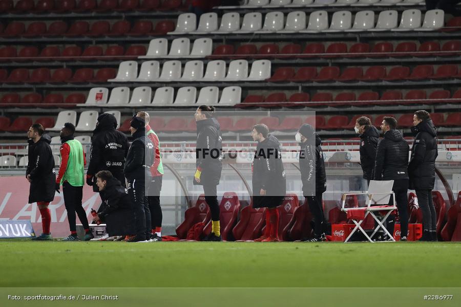 Bernhard Trares, Dominic Baumann, Patrick Sontheimer, Vorstsand Sport, Sebastian Schuppan, FLYERALARM Arena, Würzburg, 15.01.2021, DFL, sport, action, Fussball, Deutschland, Januar 2021, Saison 2020/2021, EBS, FWK, Bundesliga, 2. Bundesliga, Eintracht Braunschweig, FC Würzburger Kickers - Bild-ID: 2286977 Bernhard Trares, Dominic Baumann, Patrick Sontheimer, Vorstsand Sport, Sebastian Schuppan, FLYERALARM Arena, Würzburg, 15.01.2021, DFL, sport, action, Fussball, Deutschland, Januar 2021, Saison 2020/2021, EBS, FWK, Bundesliga, 2. Bundesliga, Eintracht Braunschweig, FC Würzburger Kickers - Bild-ID: 2286977